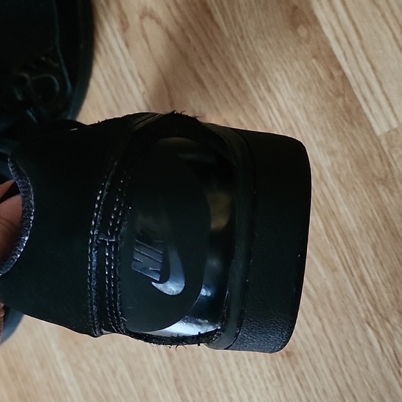 Nike sneakers for men size 8 - Picture 3 of 4